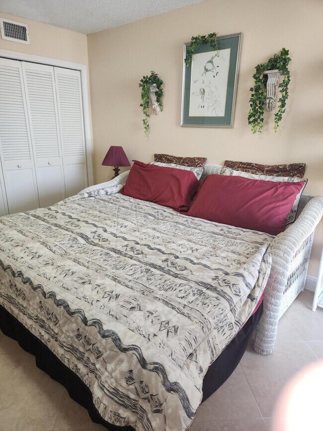 Building Photo - 899 Jeffery St