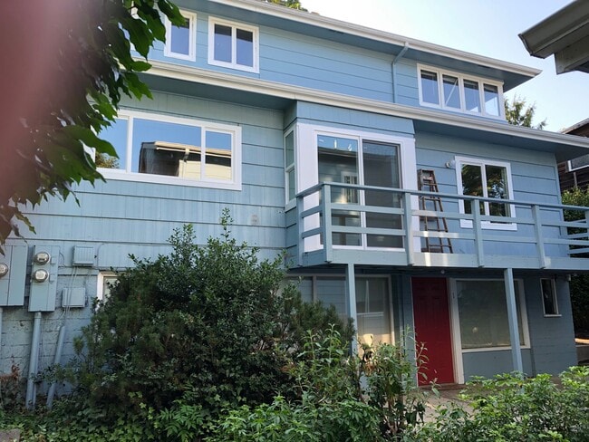 Building Photo - 1943 Onyx St