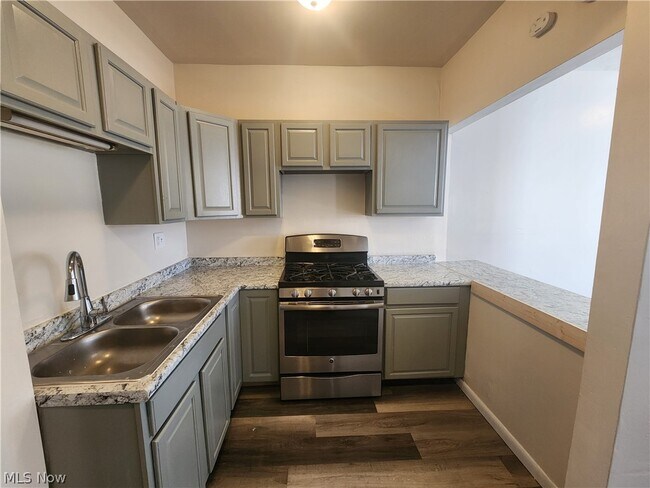 Building Photo - 2063 W 104th St