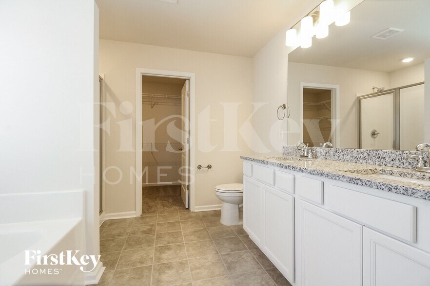 Building Photo - 804 Birchcrest Wy