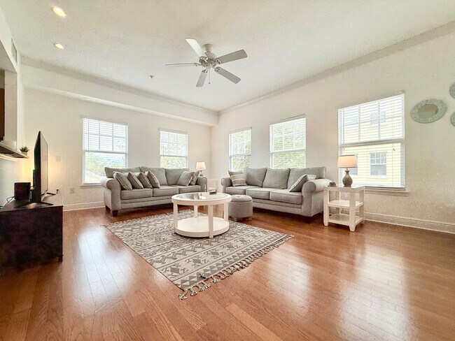 Building Photo - Perfect balance of space, style & easy living - 2Bedrooms 2.5Bath in Clearwater!