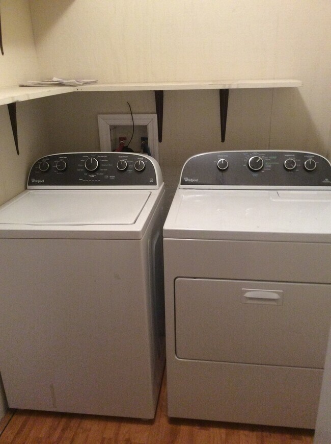 Building Photo - House in Medart