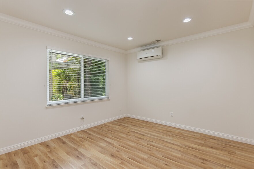 Building Photo - 10227 Autumn Leaf Cir