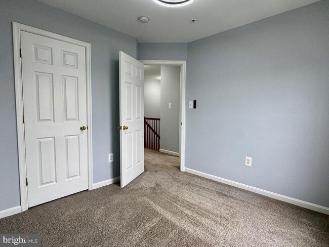 Building Photo - 2601 Emerson Dr