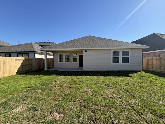 Building Photo - 4819 Legends Bay Dr