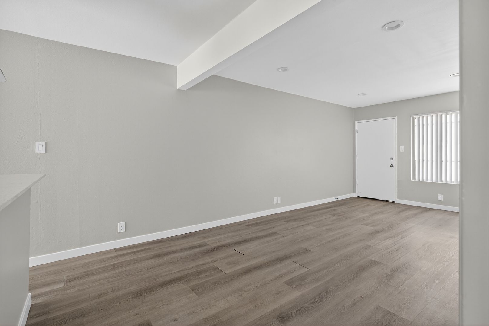 Building Photo - 10442 Lampson Ave