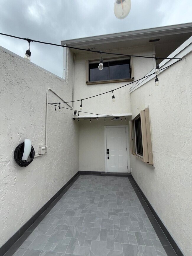 Building Photo - 12394 Westhampton Cir