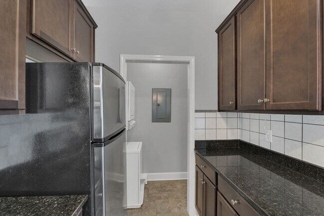 Building Photo - Stylish Condo with Balcony Views in South Nashville