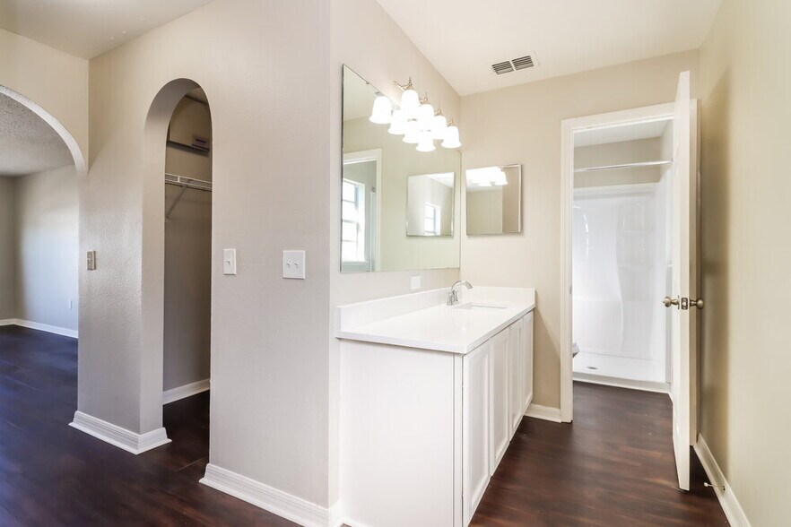 Building Photo - 10401 River Bream Dr