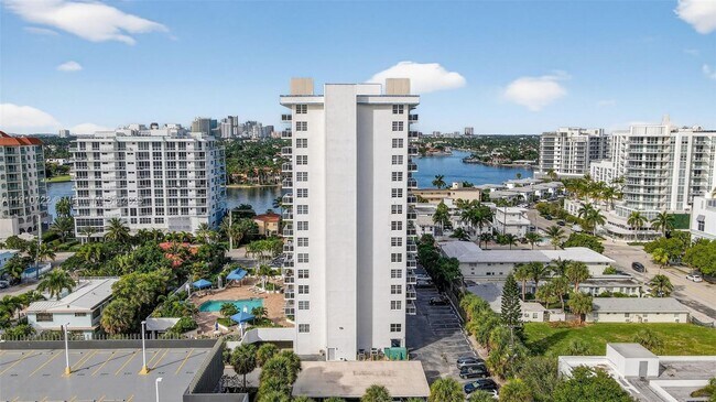 Building Photo - 336 N Birch Rd