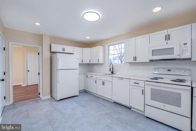 Building Photo - 344 Nimitz Rd