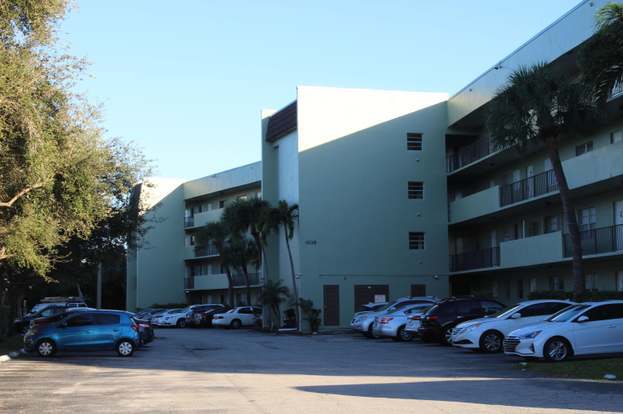 Building Photo - 1638 Embassy Dr