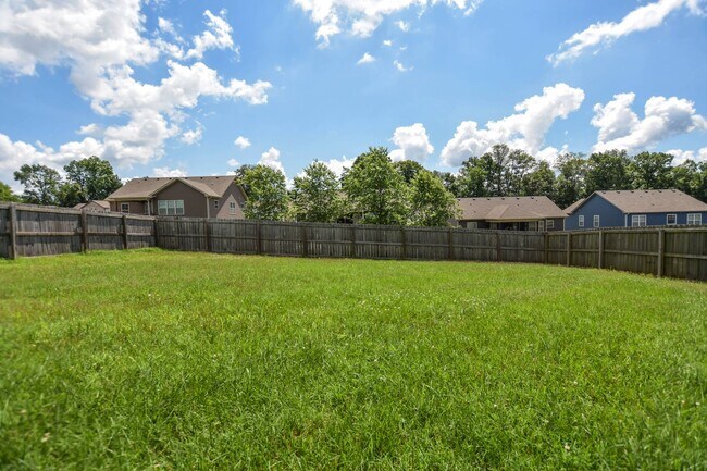 Building Photo - Pet Friendly Four Bedroom!