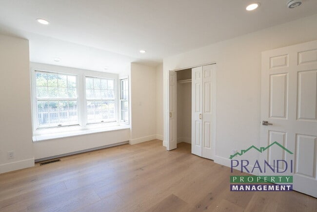 Building Photo - 645 Fawn Dr