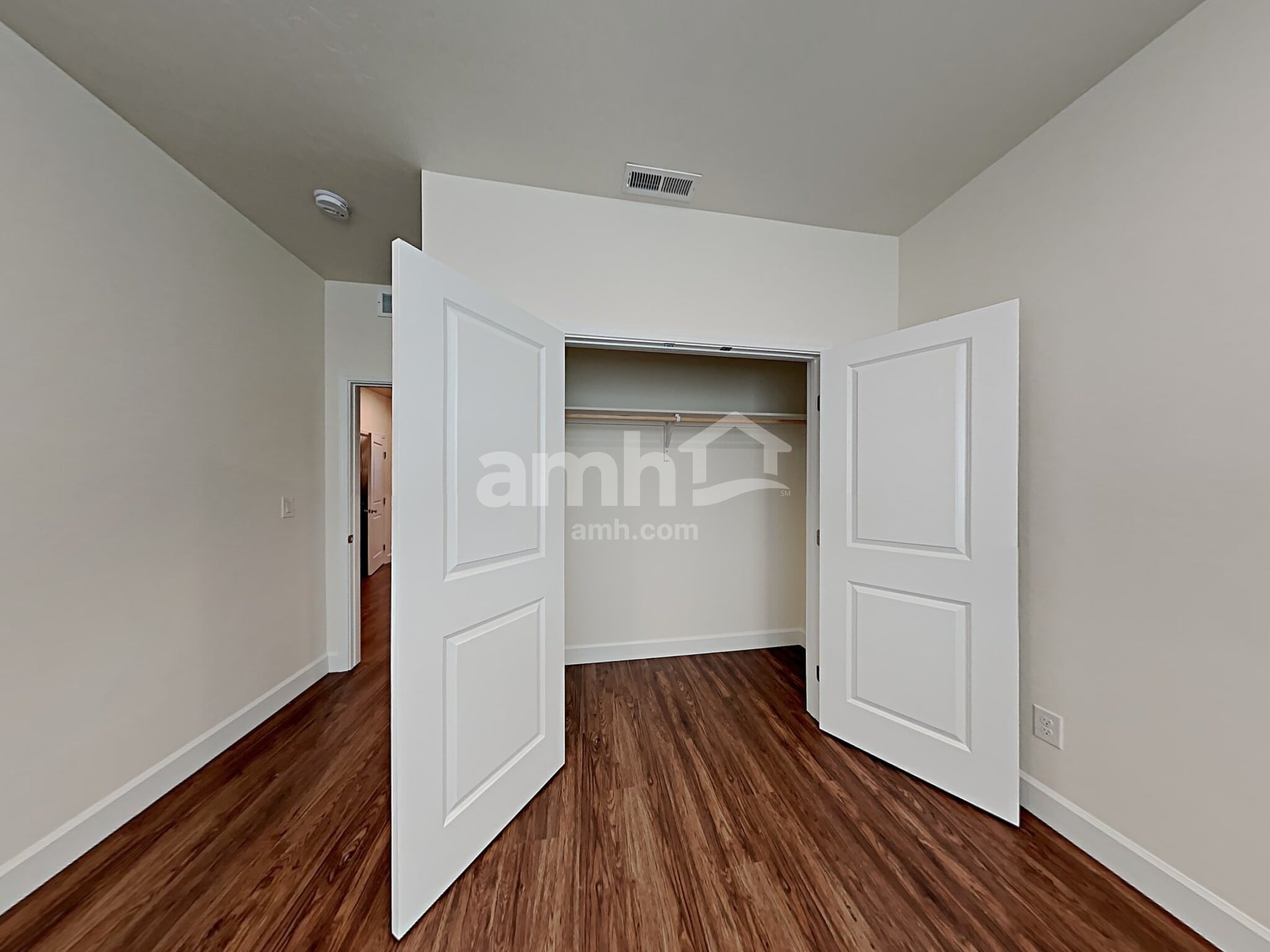 Building Photo - 5124 W Bellevue St