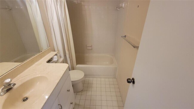 Building Photo - 2424 W Tampa Cir