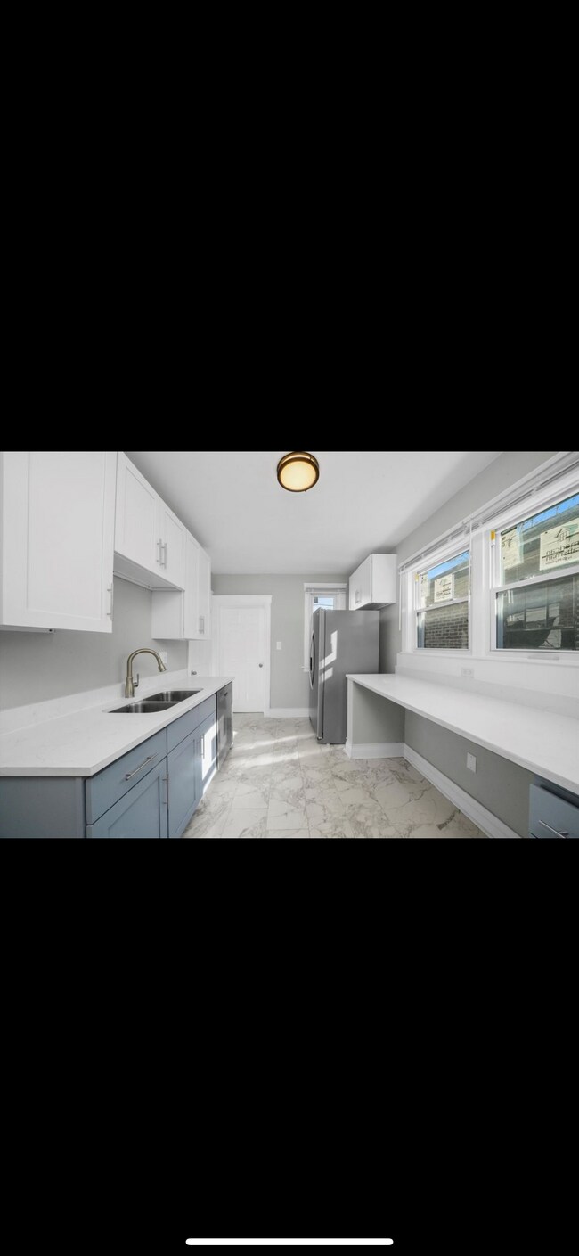 Kitchen - 9339 S Eberhart Ave
