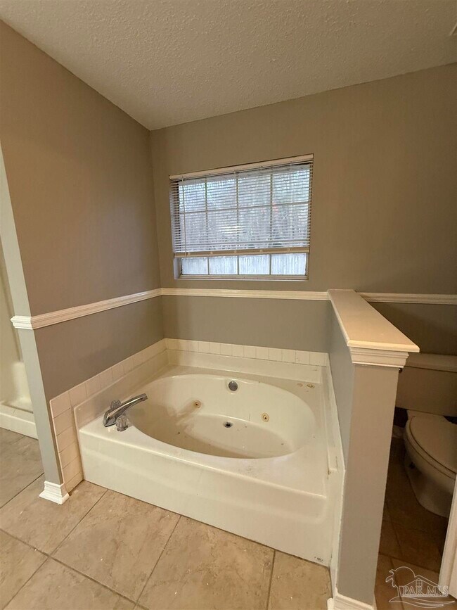 Building Photo - 4571 Baybrook Dr