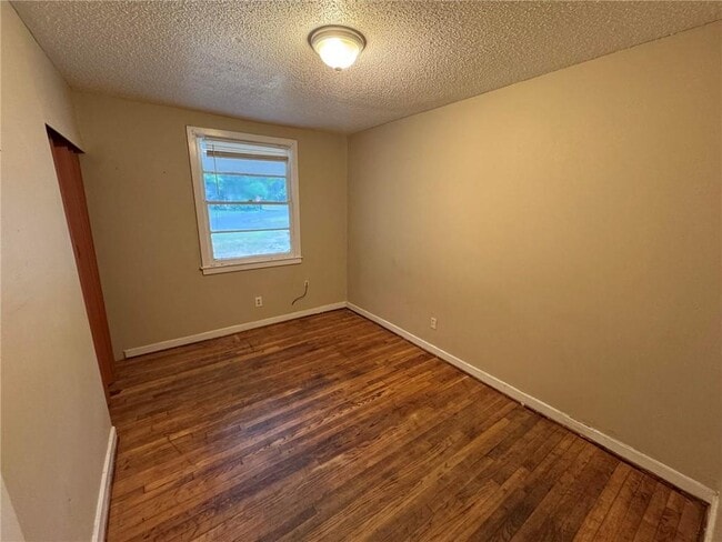 Building Photo - 4670 Rosewood Dr
