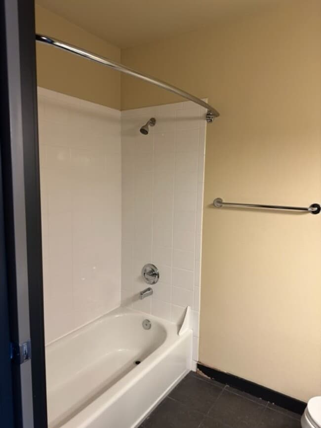 Building Photo - Ideally Located Seattle Open 1 Bed Unit w/ Breathtaking Views!