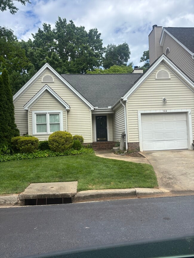 Building Photo - 144 Forest Lake Dr