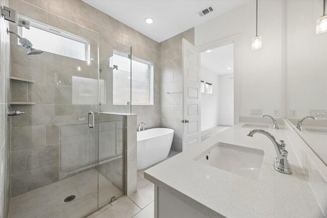 Building Photo - 1336 Kneehigh Ln
