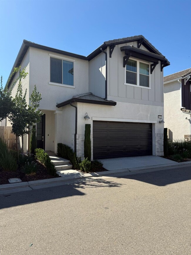 Building Photo - 6211 E Sasha Dr