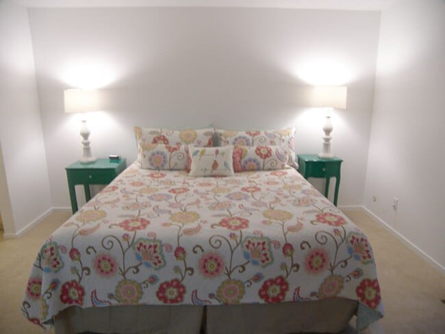 Building Photo - 3 Bedroom - Central Incline!