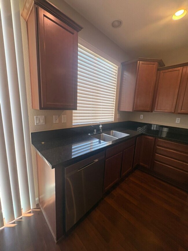 Building Photo - 2827 Earthstone Dr