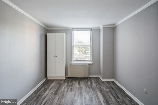 Building Photo - 6100 Henry Ave