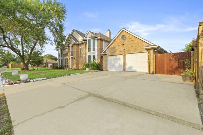 Building Photo - 13051 Meadowline Dr