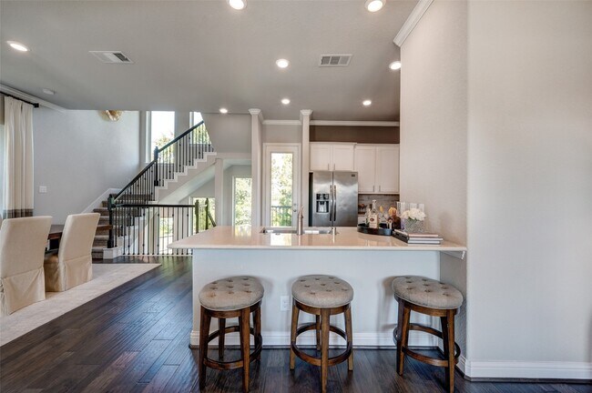 Building Photo - 11017 Mikula Dr