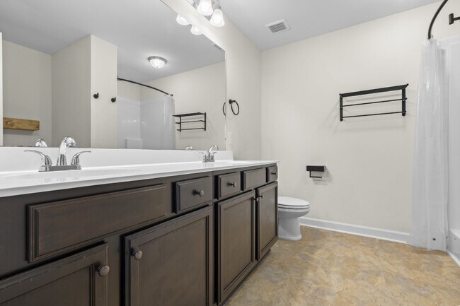 Building Photo - Evans Crossing