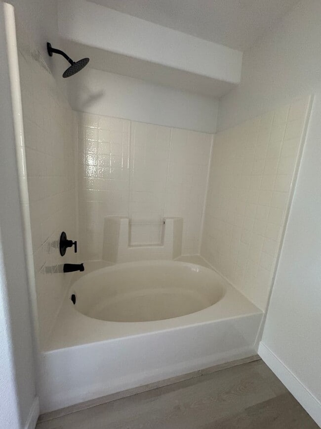 Building Photo - Newly remodeled home on The Mesa in Hesperia!