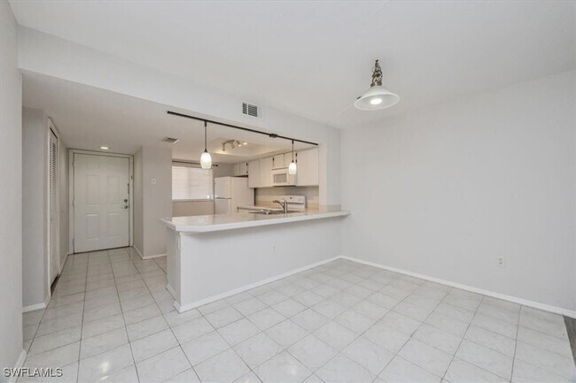 Building Photo - 2350 Naples Trace Cir