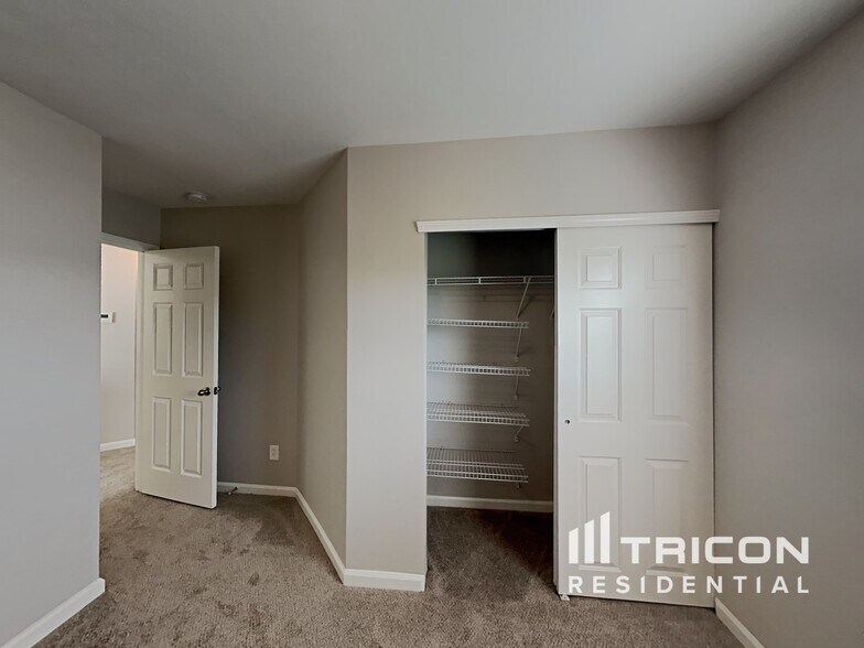 Building Photo - 11019 Kinnairds St