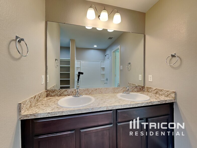 Building Photo - 15426 Rancho Joya Wy