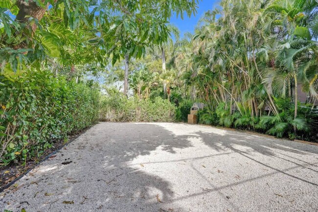 Building Photo - 1115 SW 4th St