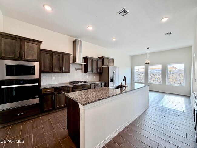 Building Photo - 122 Esther Trl