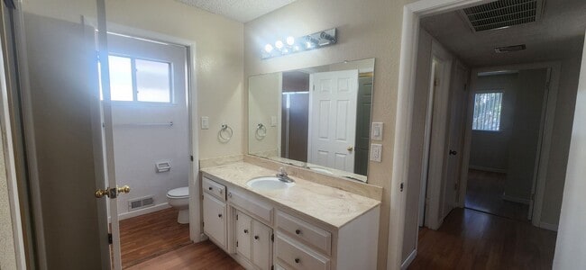 Building Photo - 8132001/37