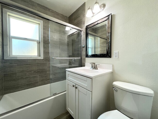 Building Photo - 1629 Kendall Dr