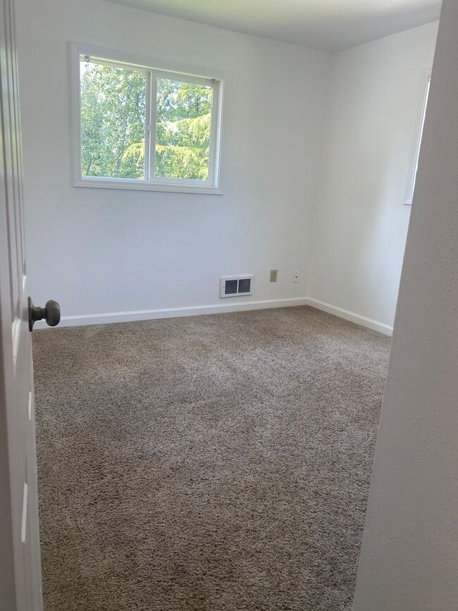 Building Photo - 6404 W Beech St