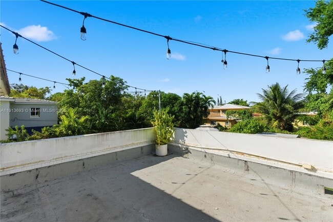 Building Photo - 1244 SW 13th Ave