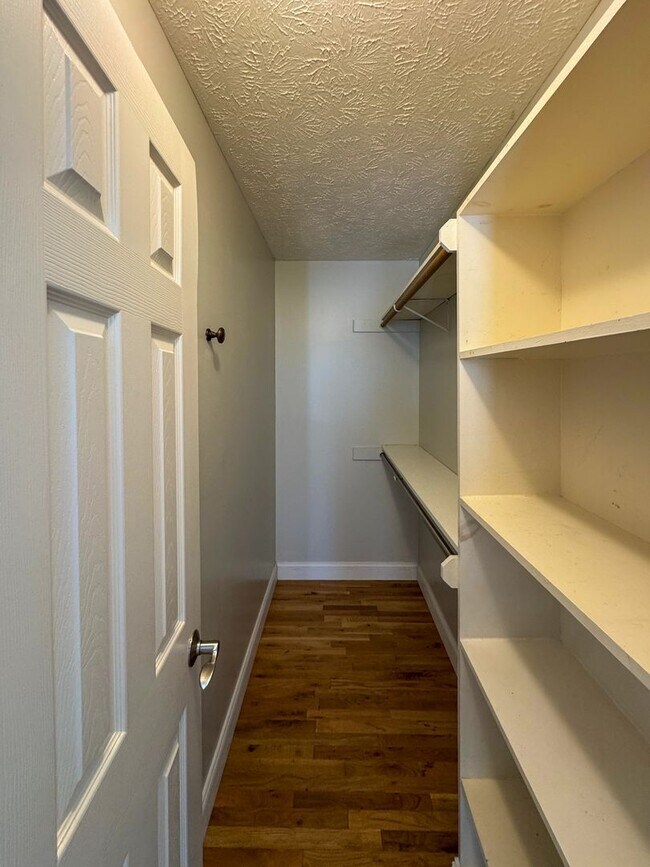 Building Photo - Charming 4 Bed, 2.5 Bath Home in King's Grant