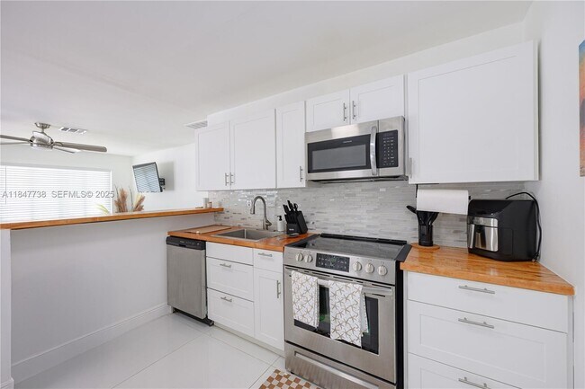 Building Photo - 1453 NW 10th St