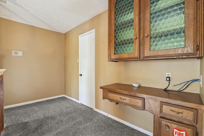 Building Photo - 1003 Suwanee Ln