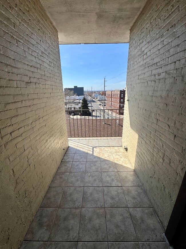 Building Photo - 43 Van Wagenen Ave