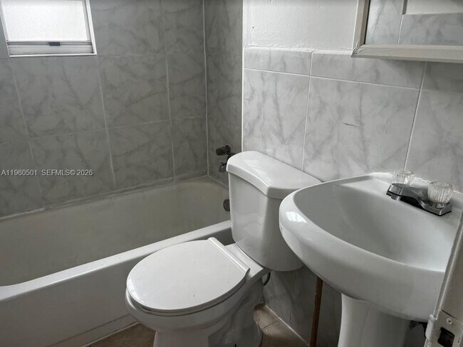 Building Photo - 1800 Fillmore St