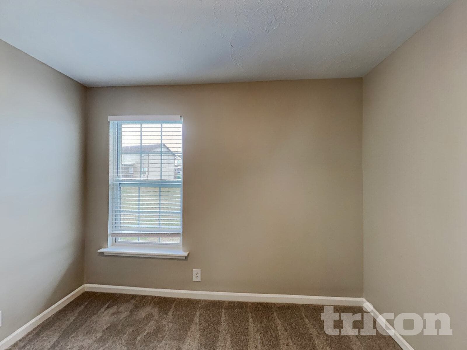 Building Photo - 1421 E Nir Shreibman