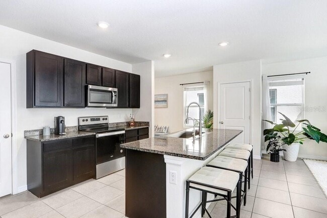 Building Photo - 3044 Suncoast Plains Dr